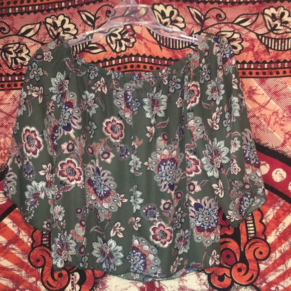 Off the shoulder blouse | S - Picture 2 of 2